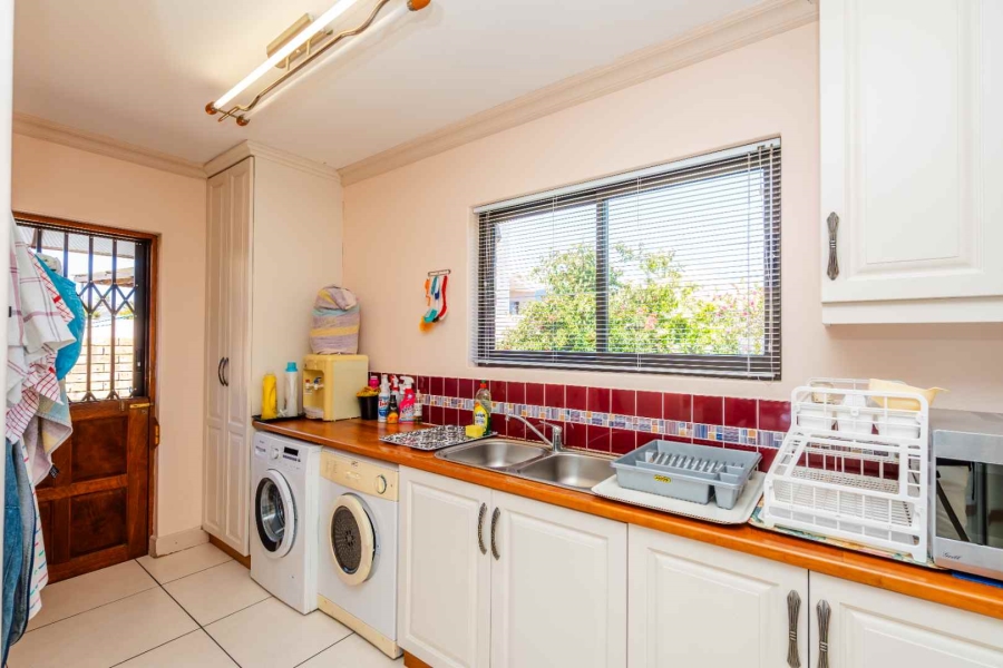 4 Bedroom Property for Sale in Myburgh Park Fase 2 Western Cape